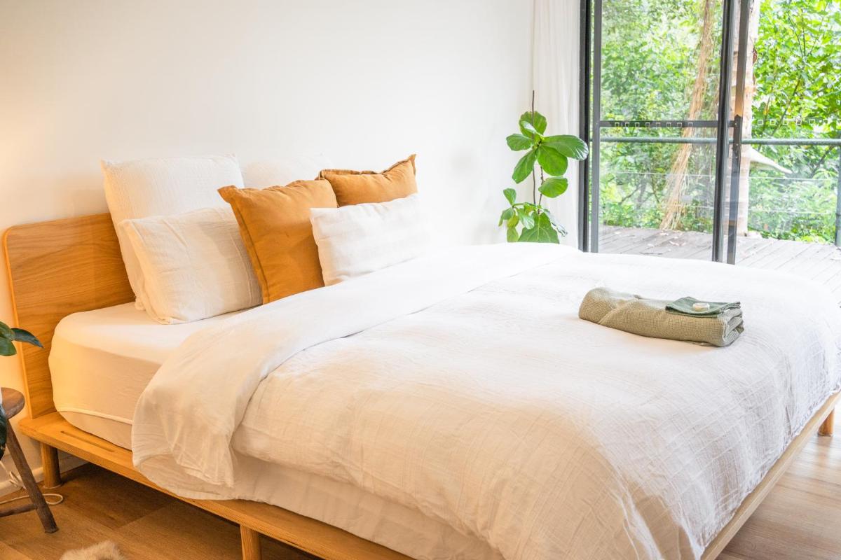 Tranquil Treehouse Retreat - Housity