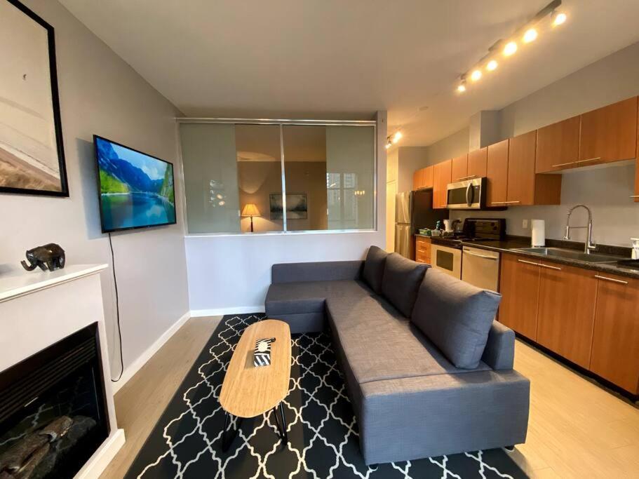 ENTIRE CONDO IN HEART OF DOWNTOWN VANCOUVER - Housity