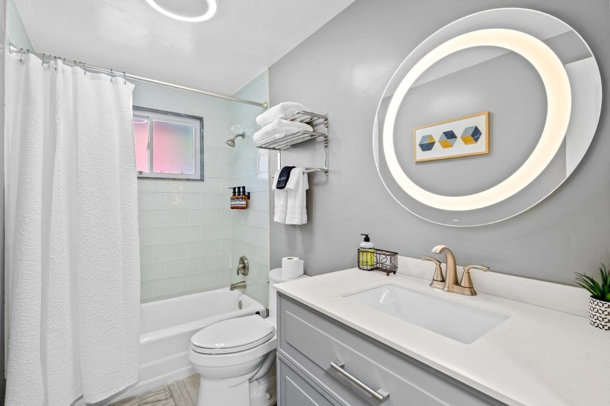 Near Chicago & O’Hare/ King Bed / High-Speed Wi-Fi - Housity