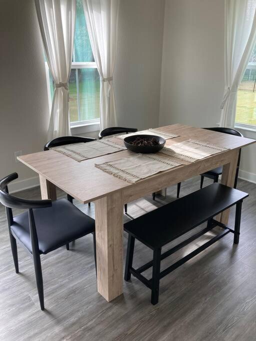 The Sparks Home! Relaxing Space + Lux Kitchen - Housity