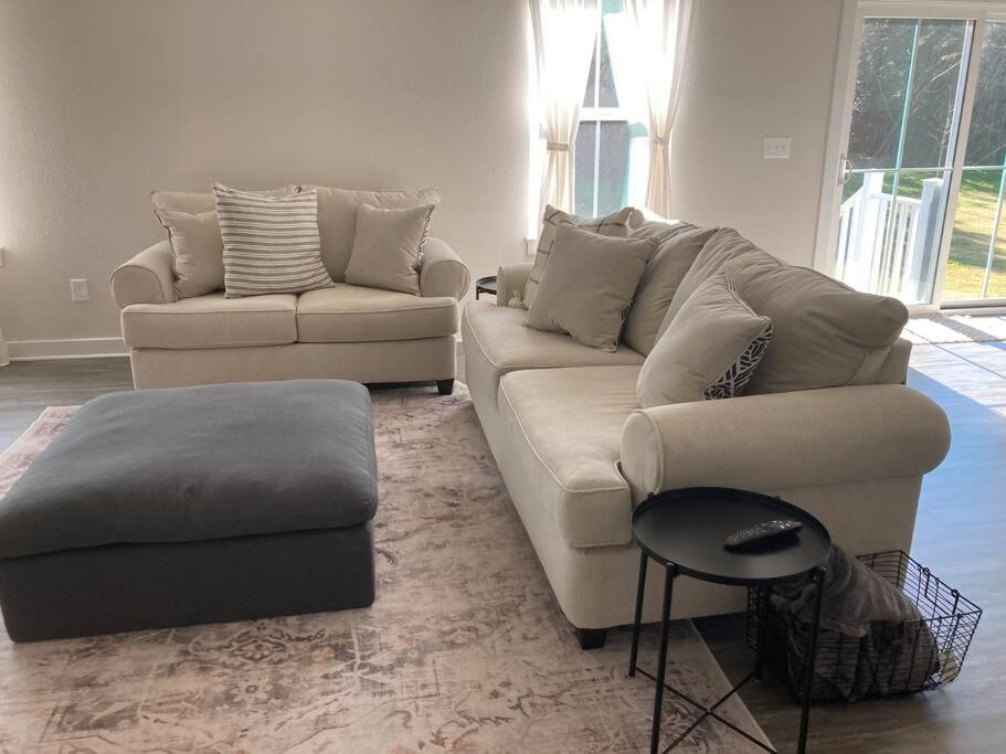 The Sparks Home! Relaxing Space + Lux Kitchen - Housity