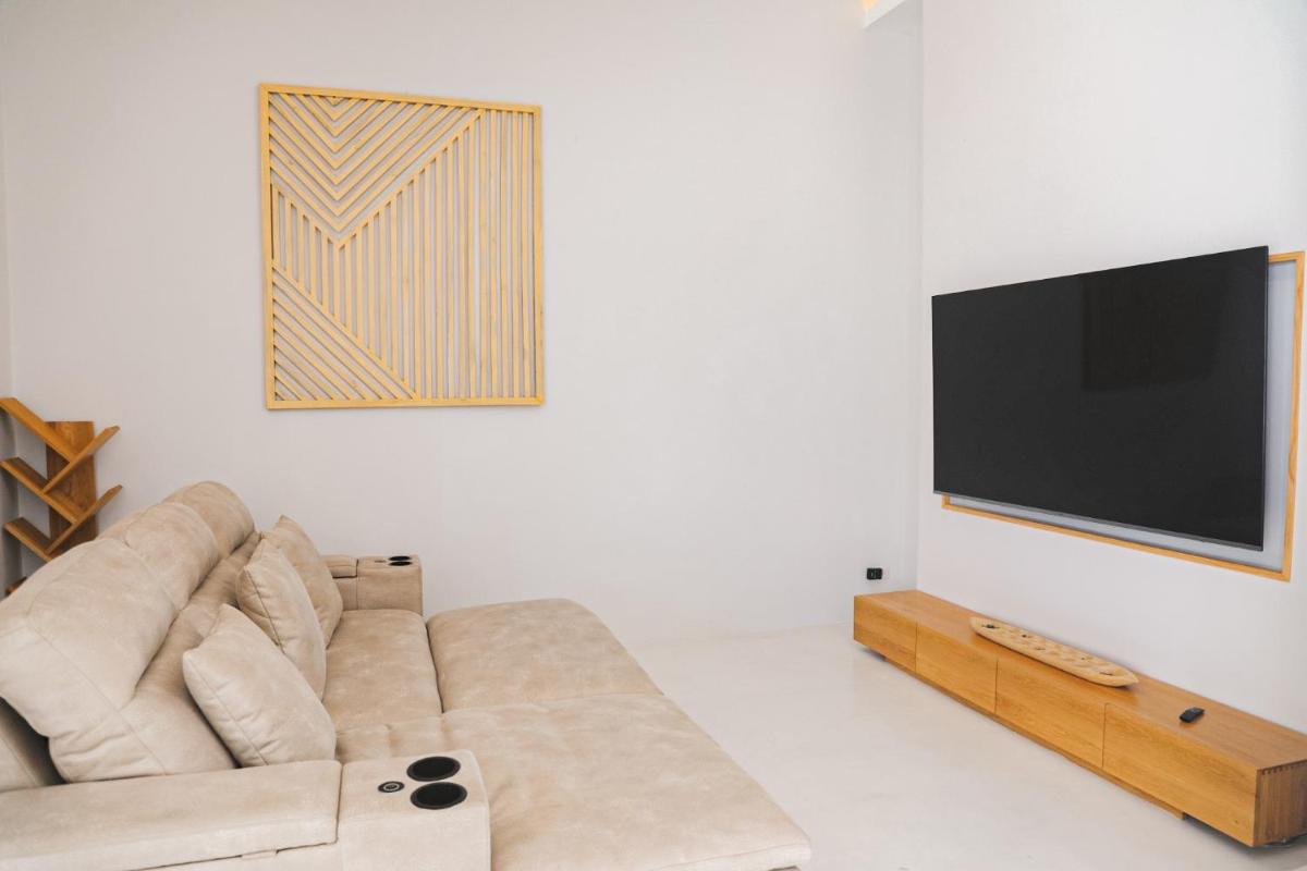 Cape by Sichon Tesoro - Housity