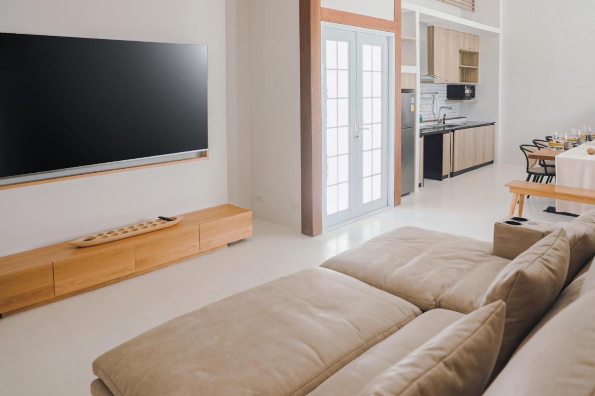 Cape by Sichon Tesoro - Housity