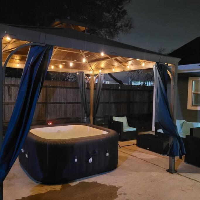 Hot Tub*Private Guest House*NASA - Housity