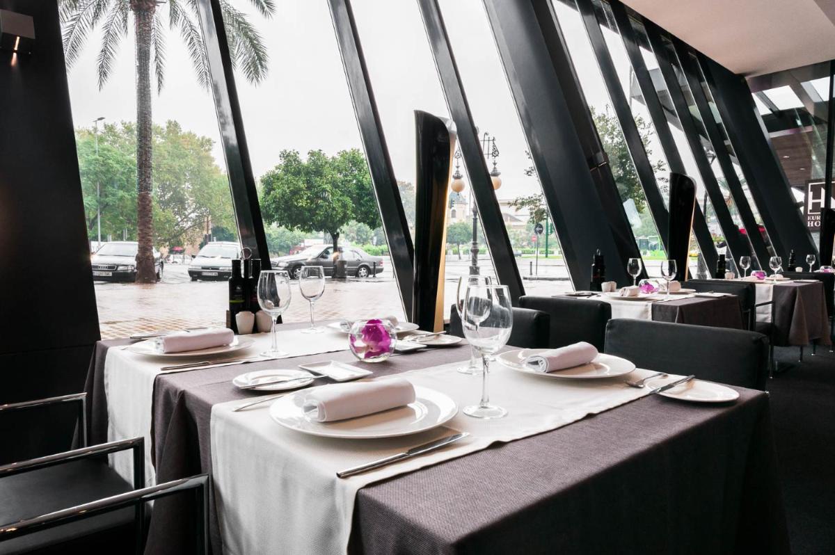 Un restaurante o sitio para comer en Eurostars Palace