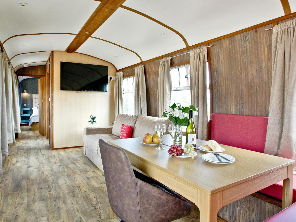 Brunel Boutique Railway Carriage 3 - Housity