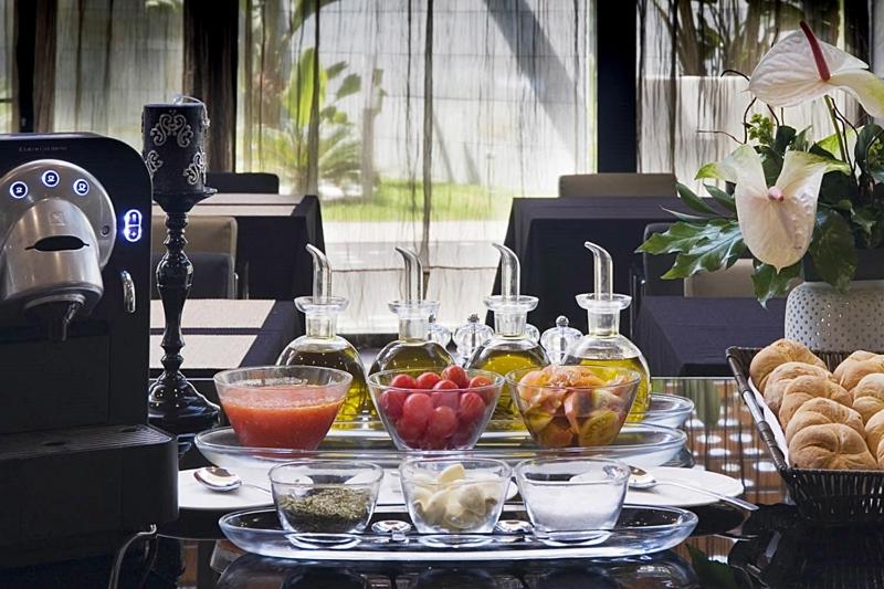 Comida en o cerca de este hotel