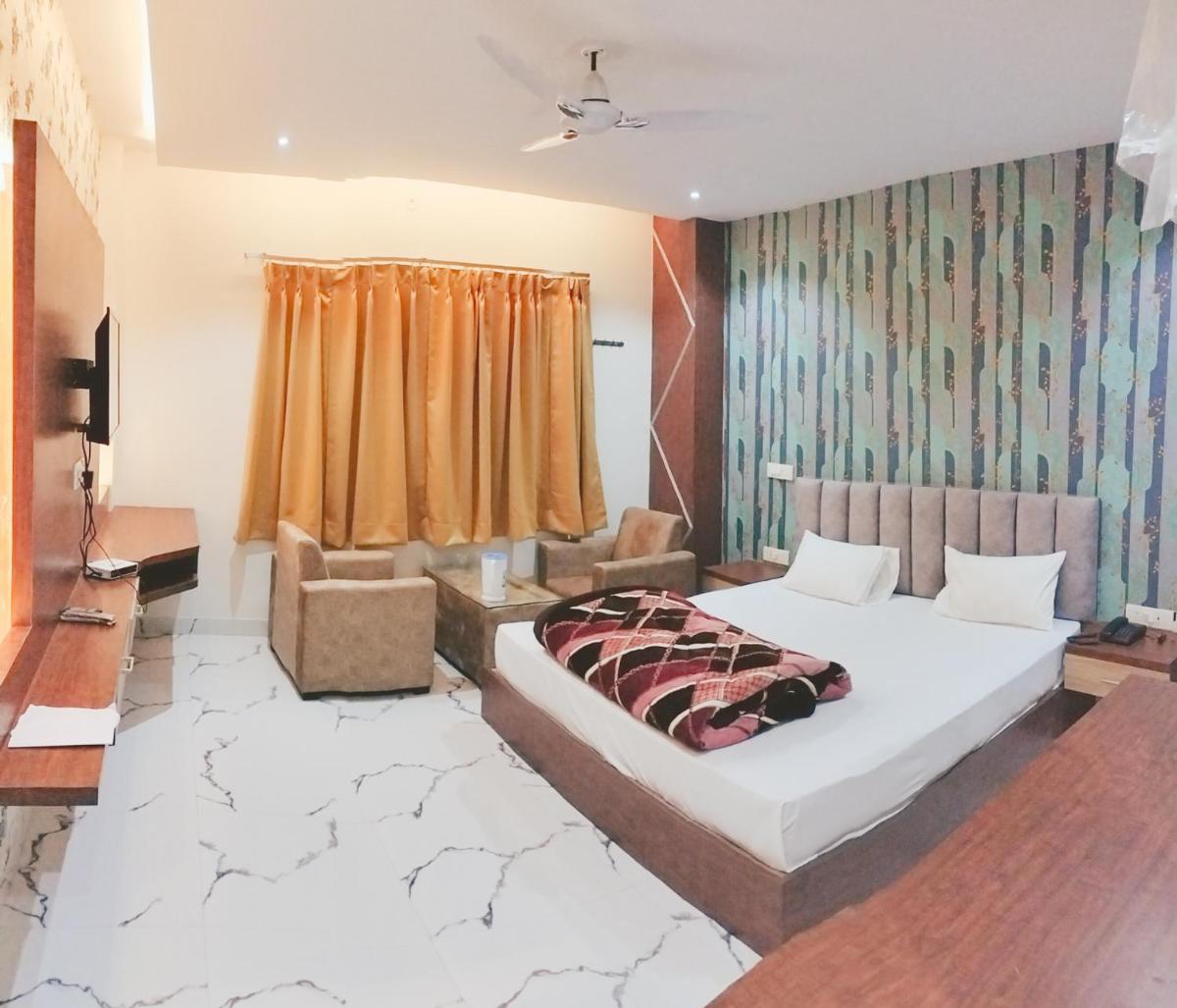 RBS Hotel & Restaurant 5 mint walking distance from Ram Janam Bhumi - Housity