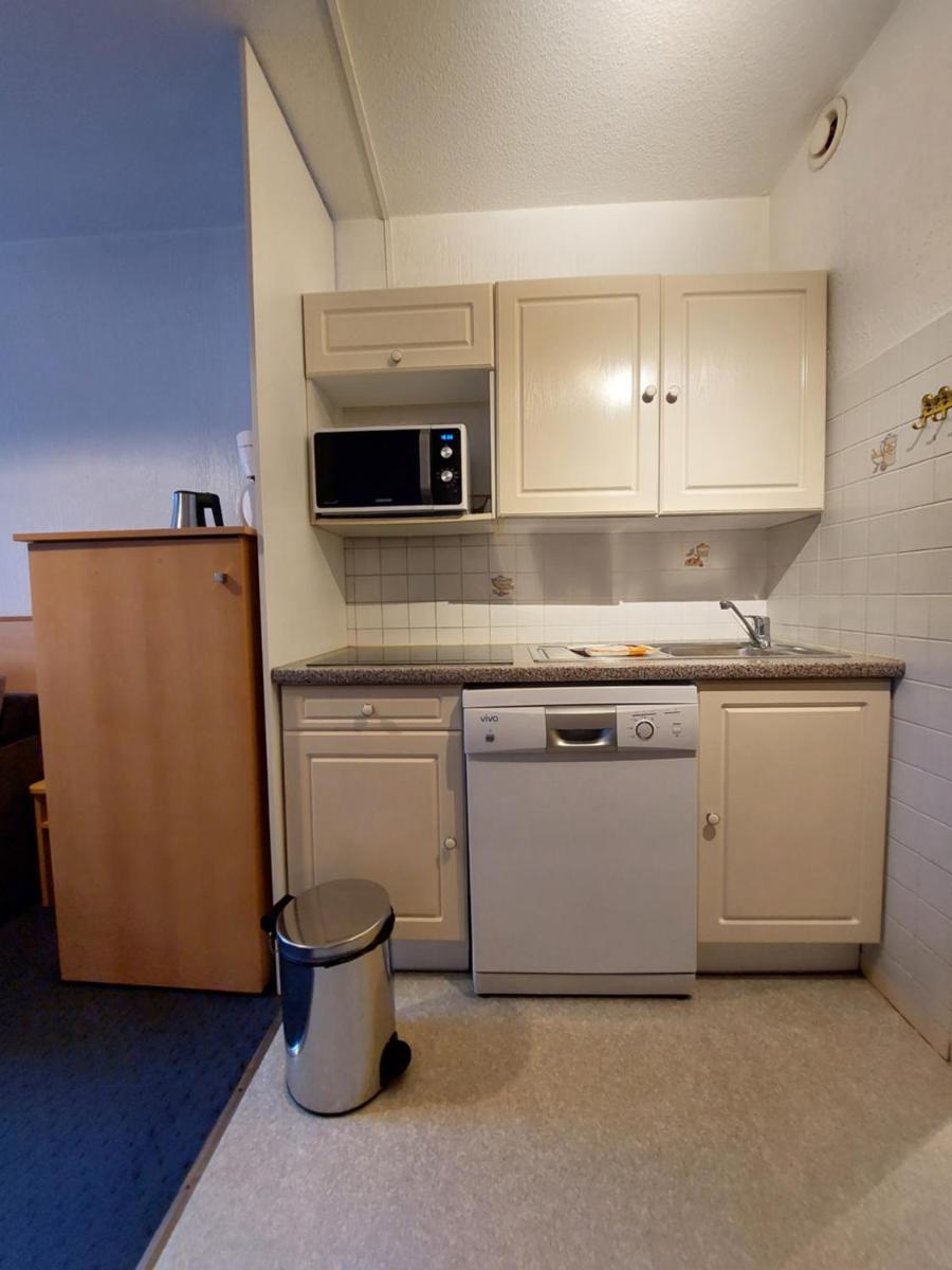 Cuisine ou kitchenette dans l'établissement Hôtel-Résidence Le Lys