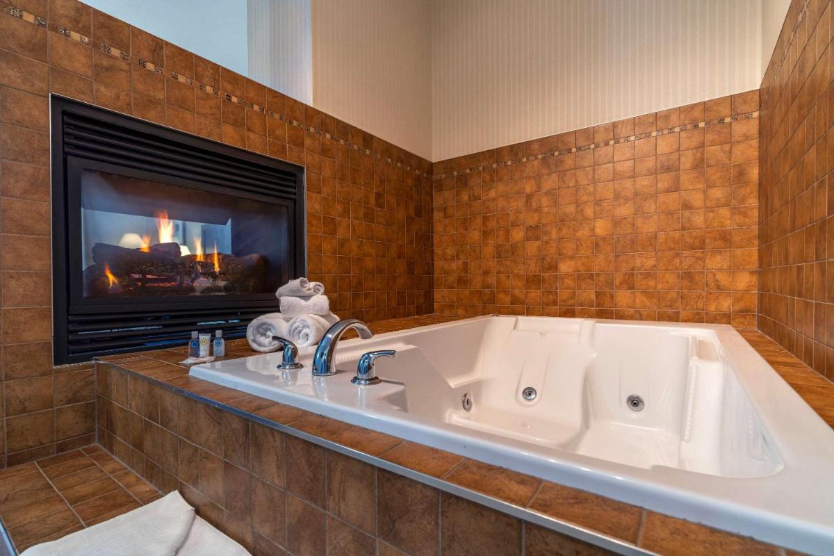 Comfort Inn & Suites - Housity