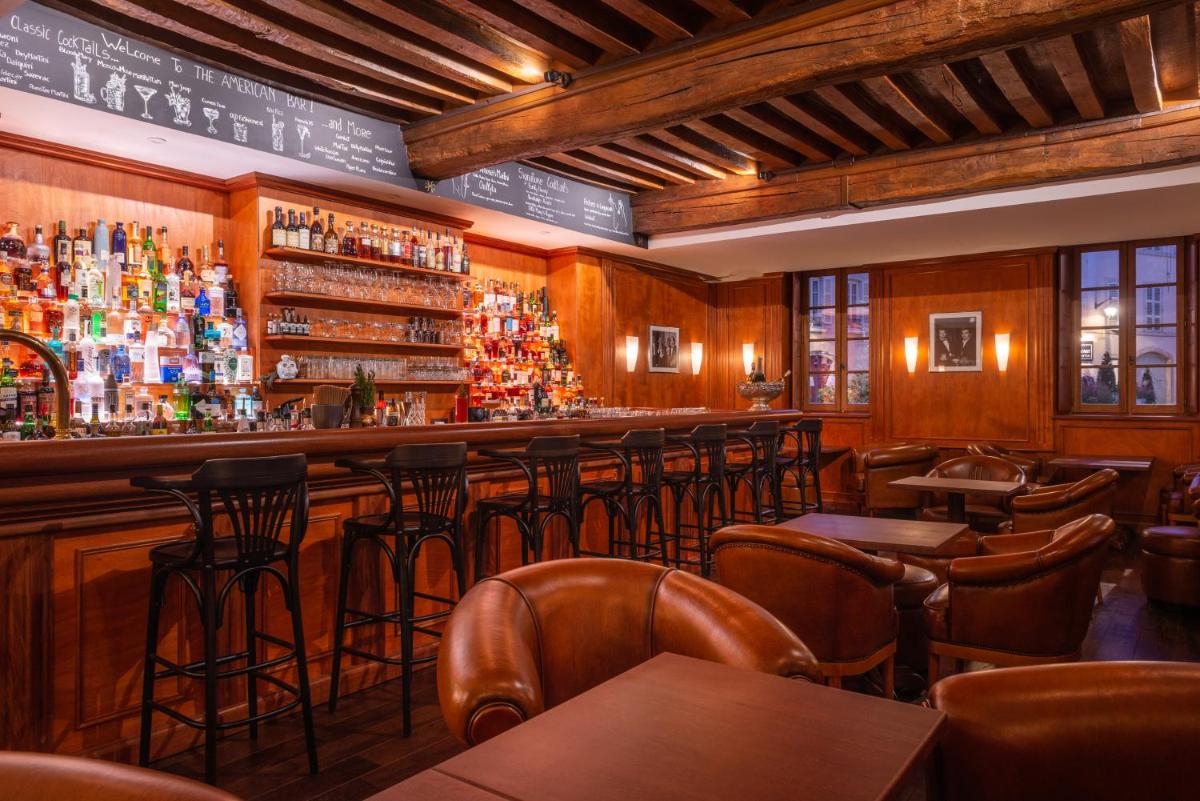 Salon ou bar de l'établissement L'Hôtel