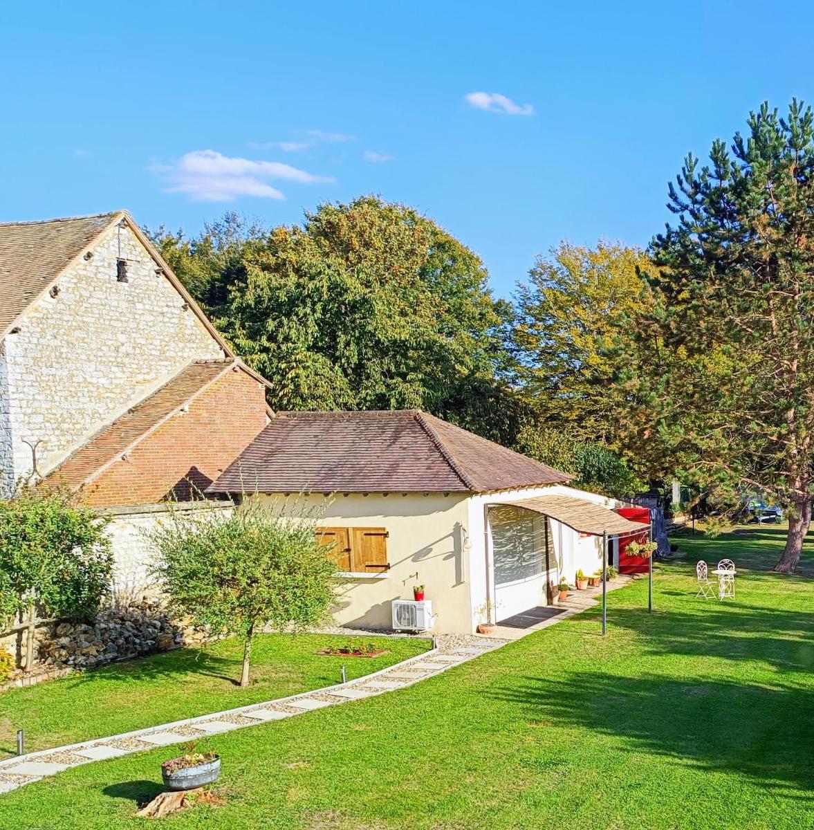 Le Petit Accent - Housity