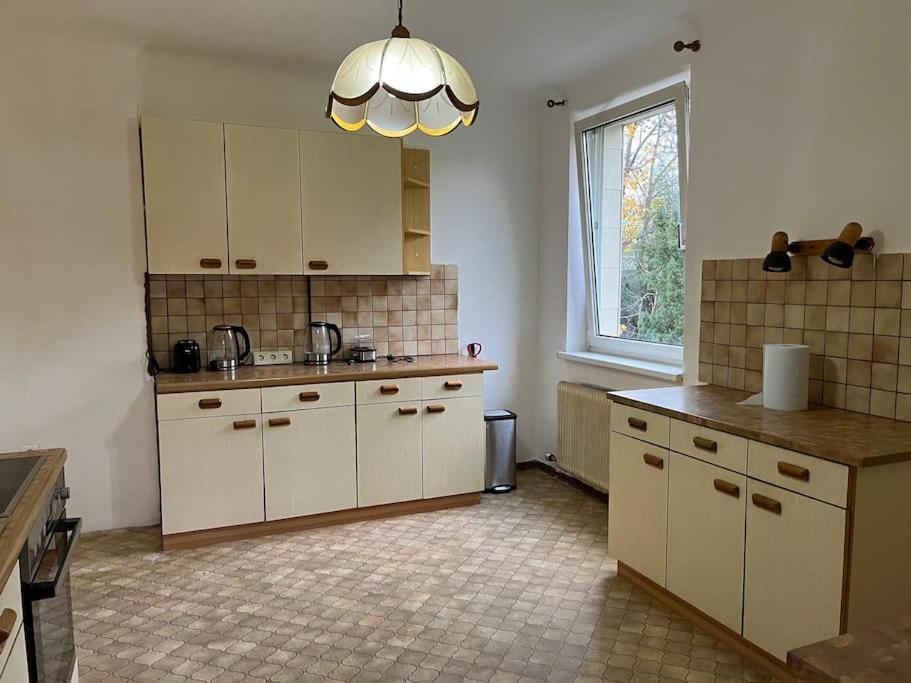 Premium room in a big house - Housity