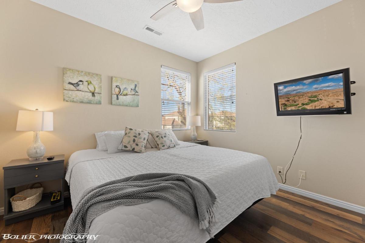 Sparkling Springs by J & Amy BL90802 - Housity