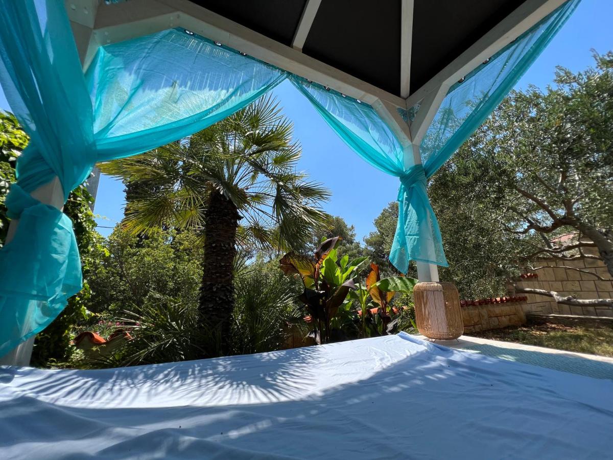 Villa Beach House Sumartin with Heated Pool - Housity