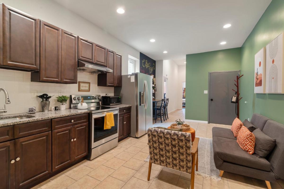 COME HOME TO GROCERIES! ENTIRE APT, NEAR CNTR CiTY - Housity