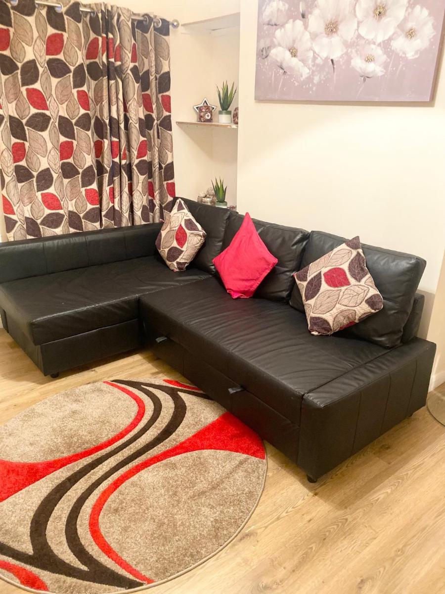 Canning Town Warms Cozy One Bedroom Apartment - Housity