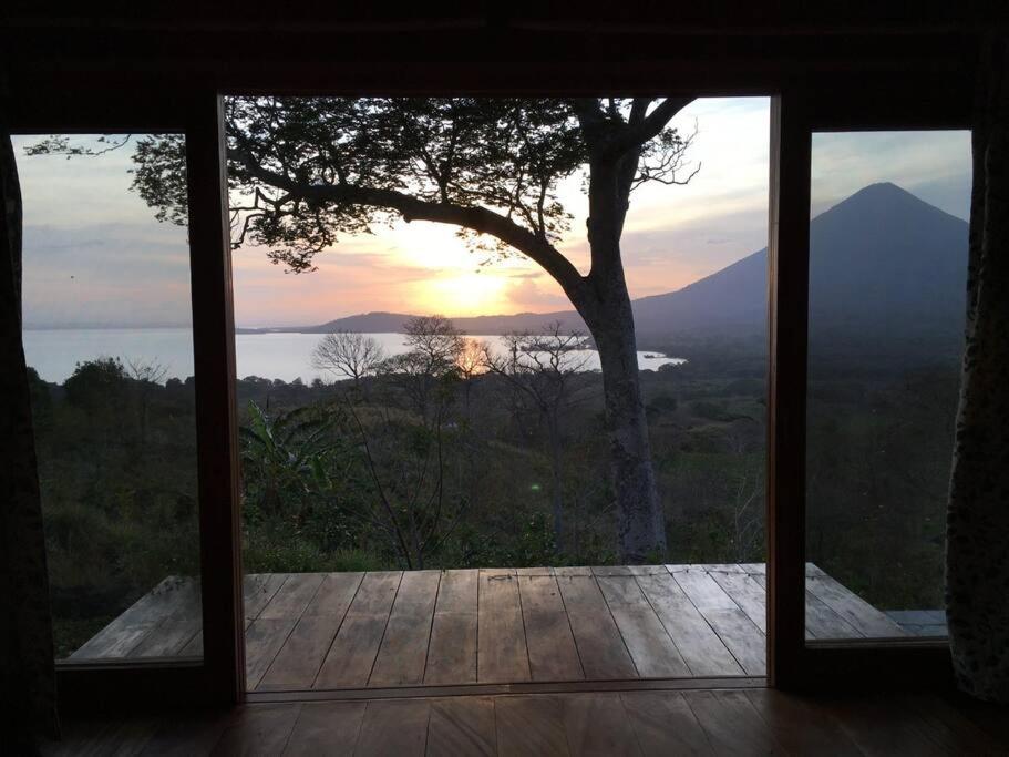 Luxury off-grid peaceful house with stunning view - Housity