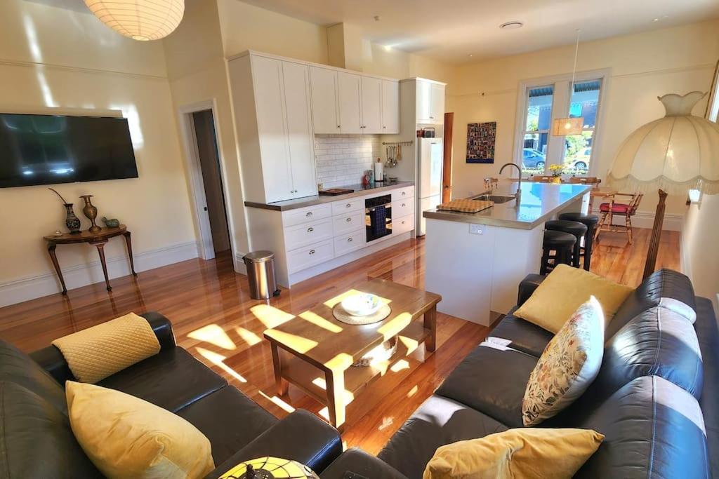 Suitetrails - Luxury new 3 bedroom house in central city 5 star