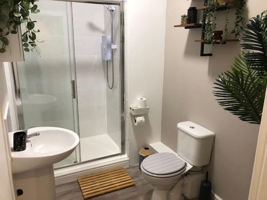 Bank Street Apartment 3 - Housity