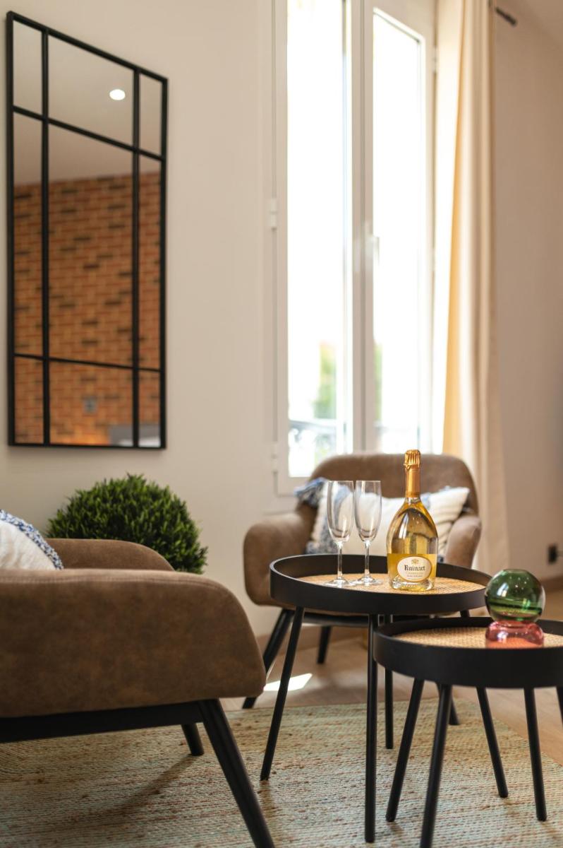 GRAND STUDIO CLIMATISE TRES PROCHE MONACO - Housity