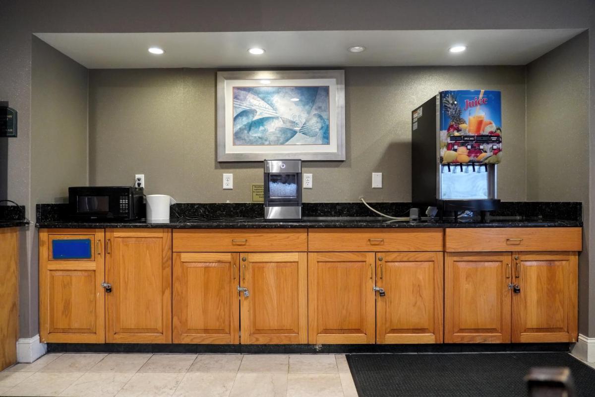 Econo Lodge - Housity