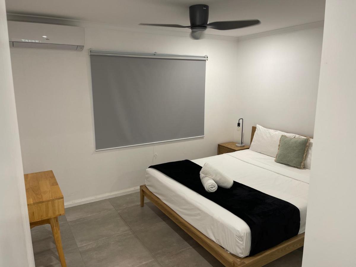 Cairns / Edge Hill Stylish Villa A - Housity