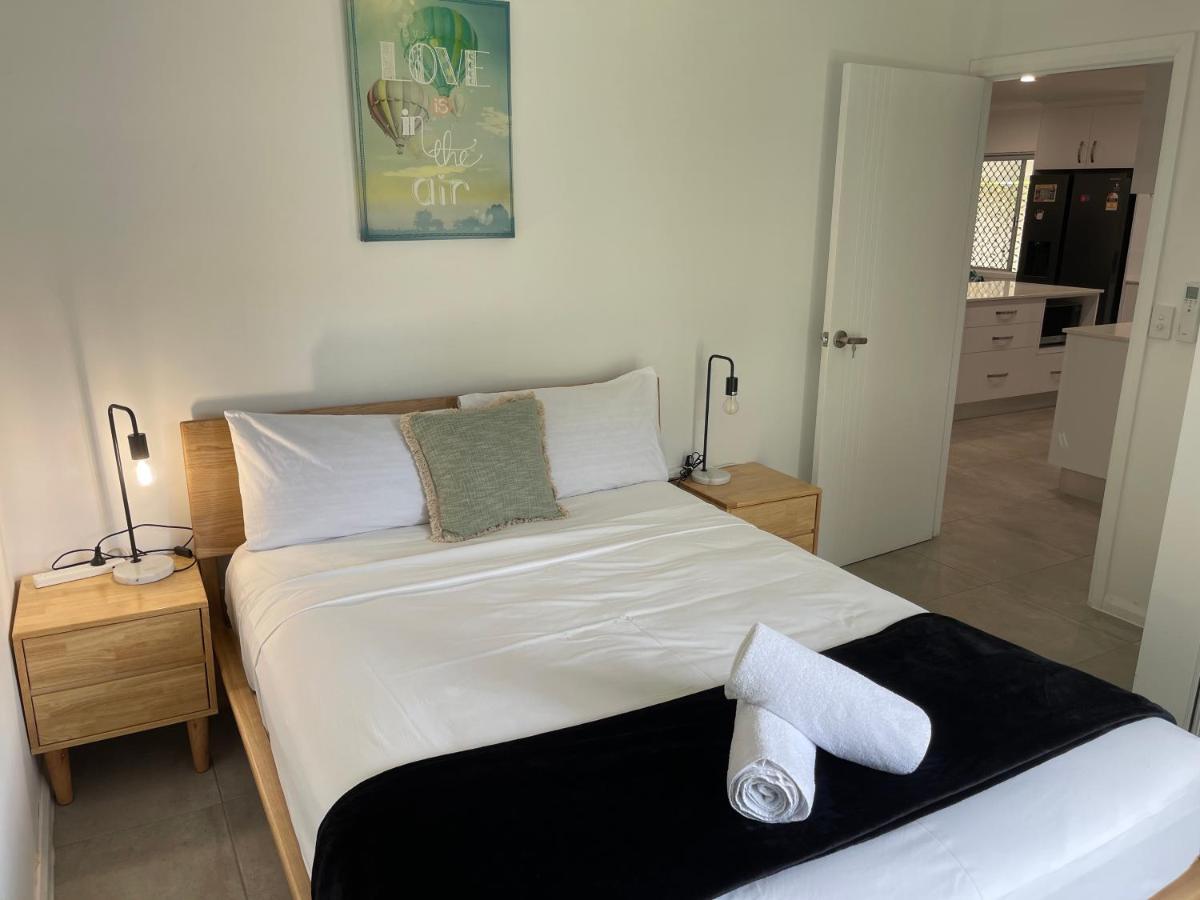 Cairns / Edge Hill Stylish Villa A - Housity