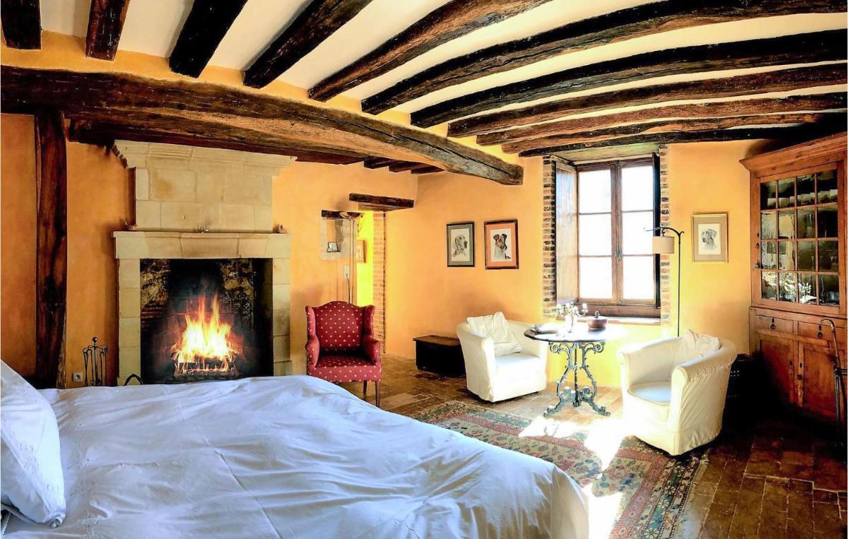Gorgeous Home In Conflans Sur Anille With Wifi - Housity