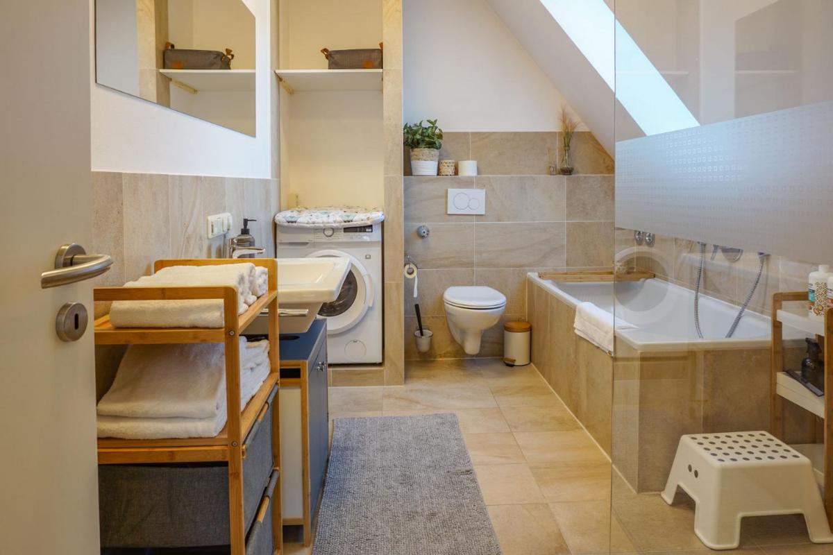 Ferienwohnung "Alpspitze" - Familienfreundliche Maisonette in Mering - Housity