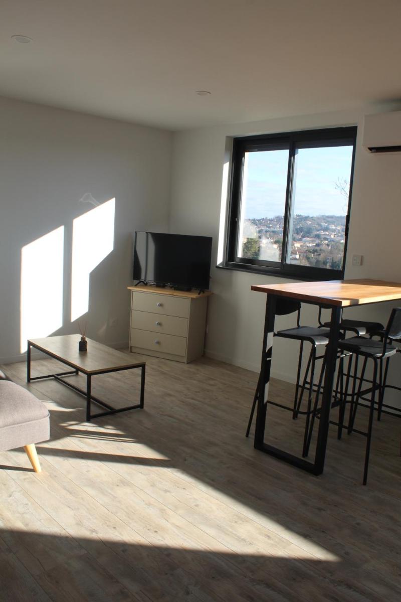 Immeuble rénové au centre d'Auch. - Housity
