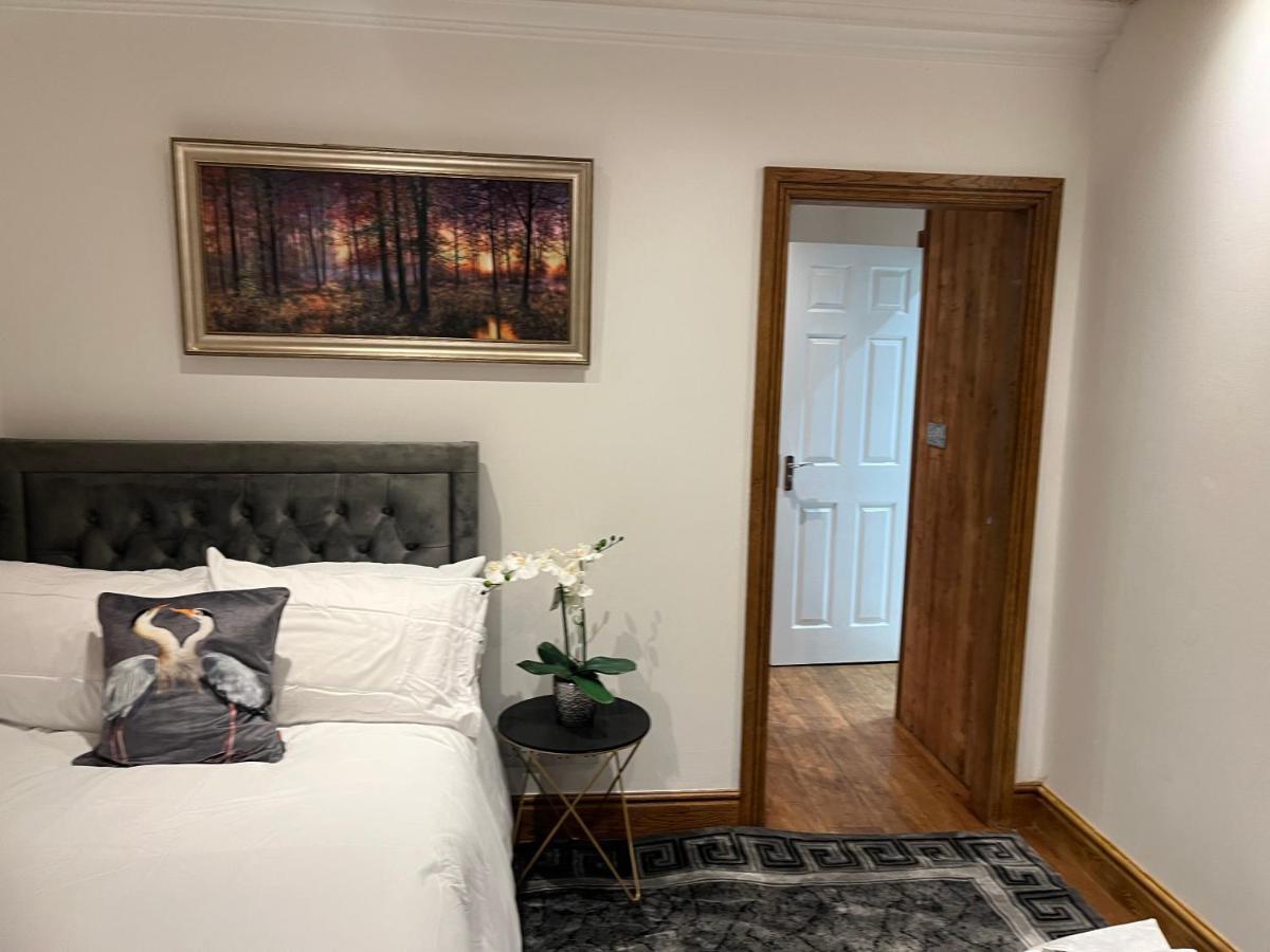 TJ Homes - Entire place for 5 Guests - London - Housity