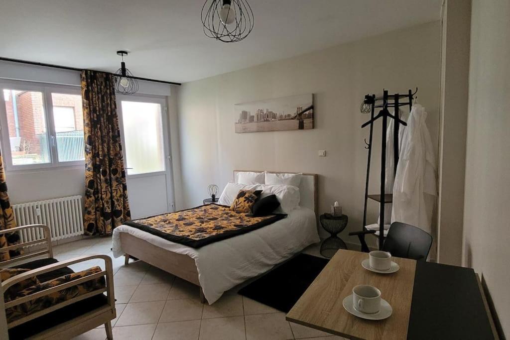 AMIENS Studio cocooning et tranquille dans un jardinet a l'arrière d'une copropriété 2mm de la gare - Housity