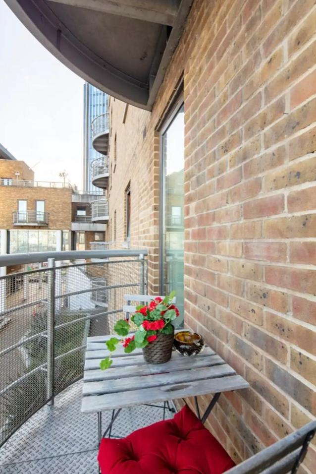 1 Bedroom Flat with Free Parking - Housity