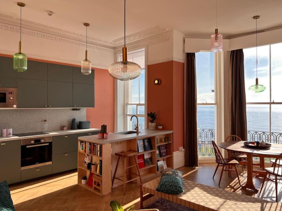 Marina Beach House I Bed to Beach in 45s - Housity