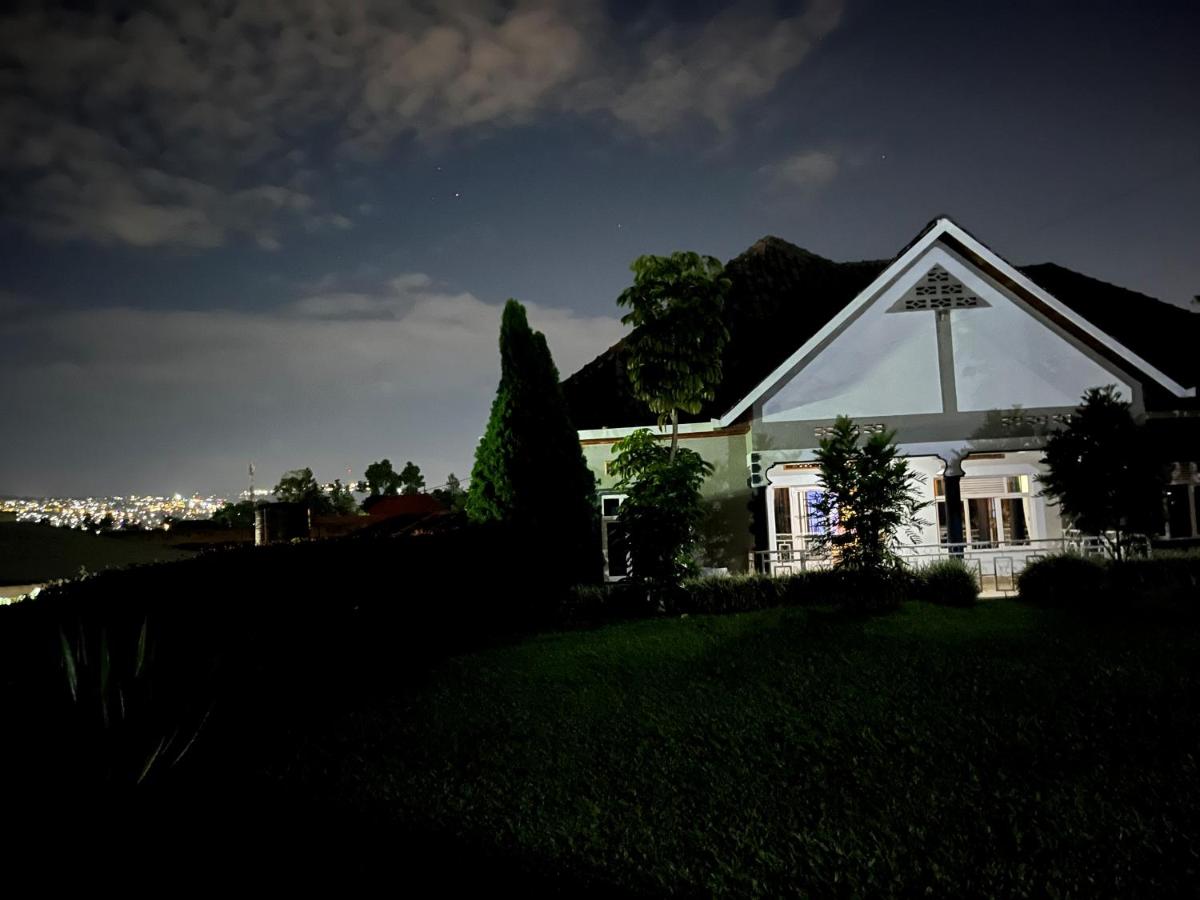 SKYLIGHT VILLA - Housity