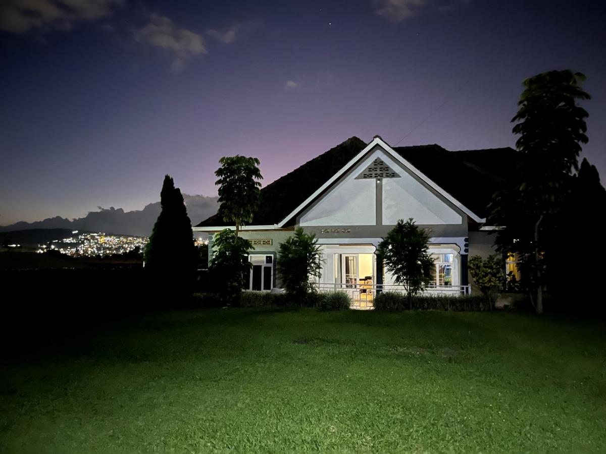 SKYLIGHT VILLA - Housity