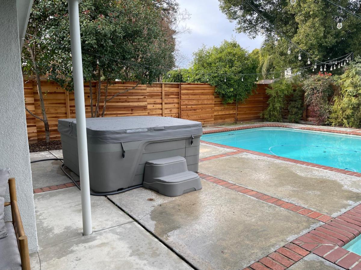 Stunning Mid-Century 3-Bedroom Home with Pool & Hot Tub - Housity