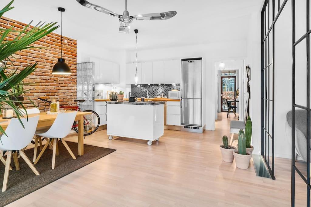 Suitetrails - Luxury apartment in city center with canal view!