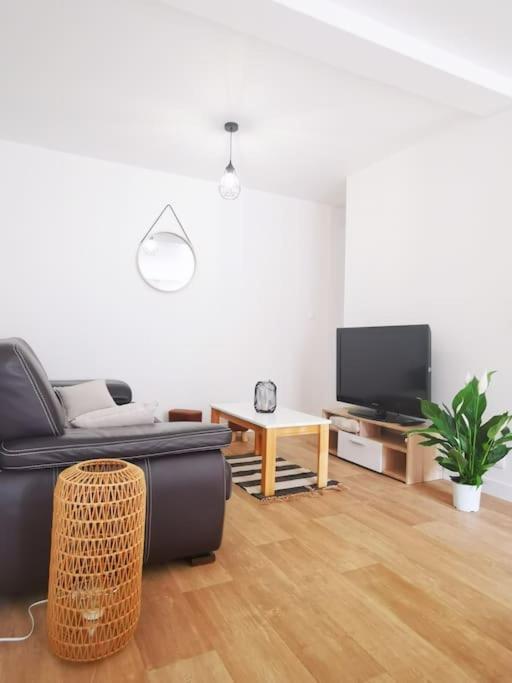 Maison 2 chambres, 6 pers - Wifi et Linge inclus - Niort centre - Housity