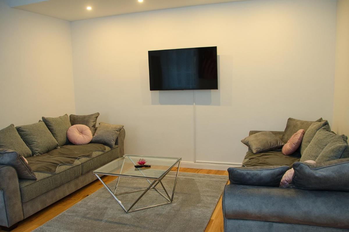 Pink Lotus Apartment - Hizvo