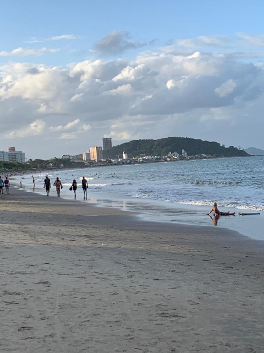 Apto e Suítes Praia do Itapocoroi - Housity