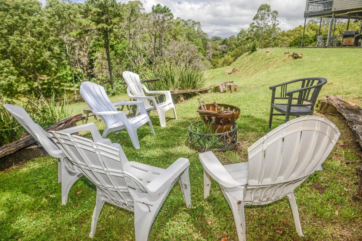 Maleny Country House - Queenslander on Acreage - Housity