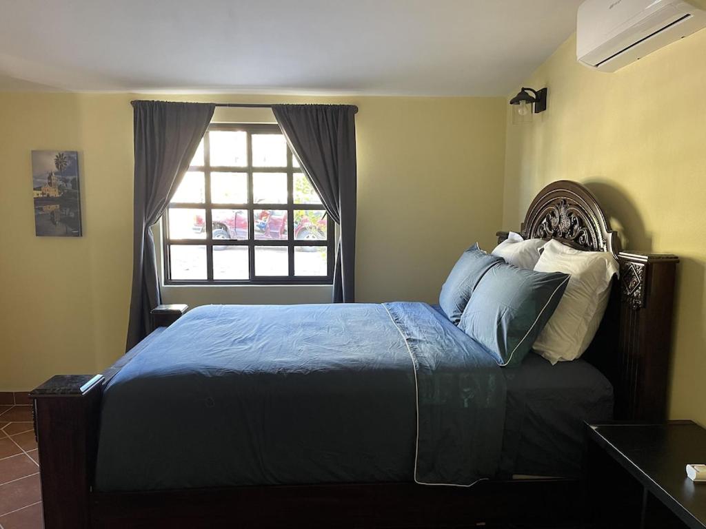 Casa arroyo at Bajazul just steps of waterfront and downtown - Housity