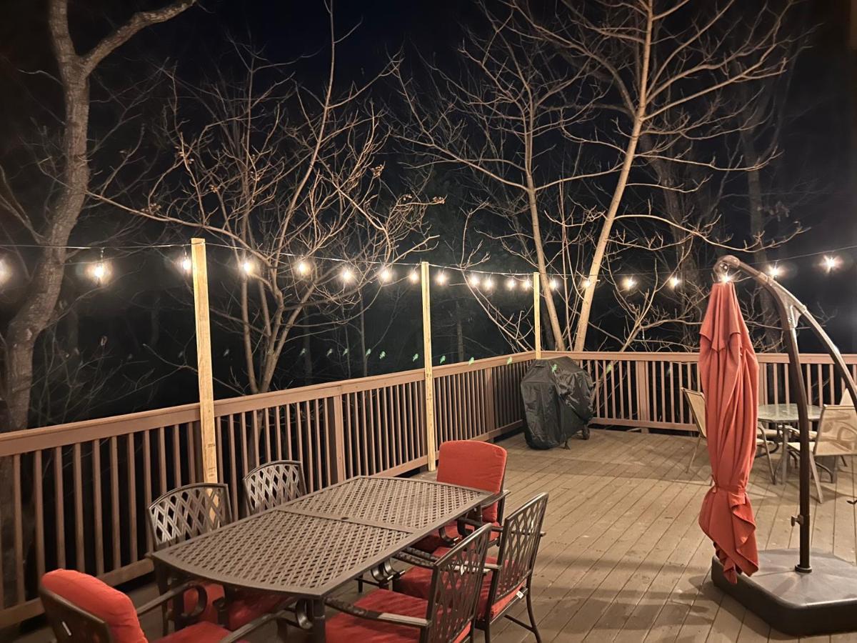 One of a Kind Rustic Log Cabin near Bryce Resort - Large Game Room - Fire Pit - Large Deck - BBQ - Housity