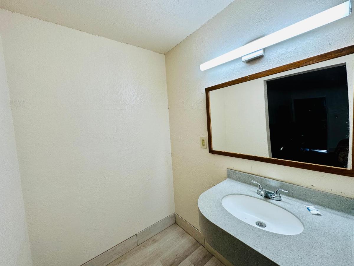 Economy Inn - Housity