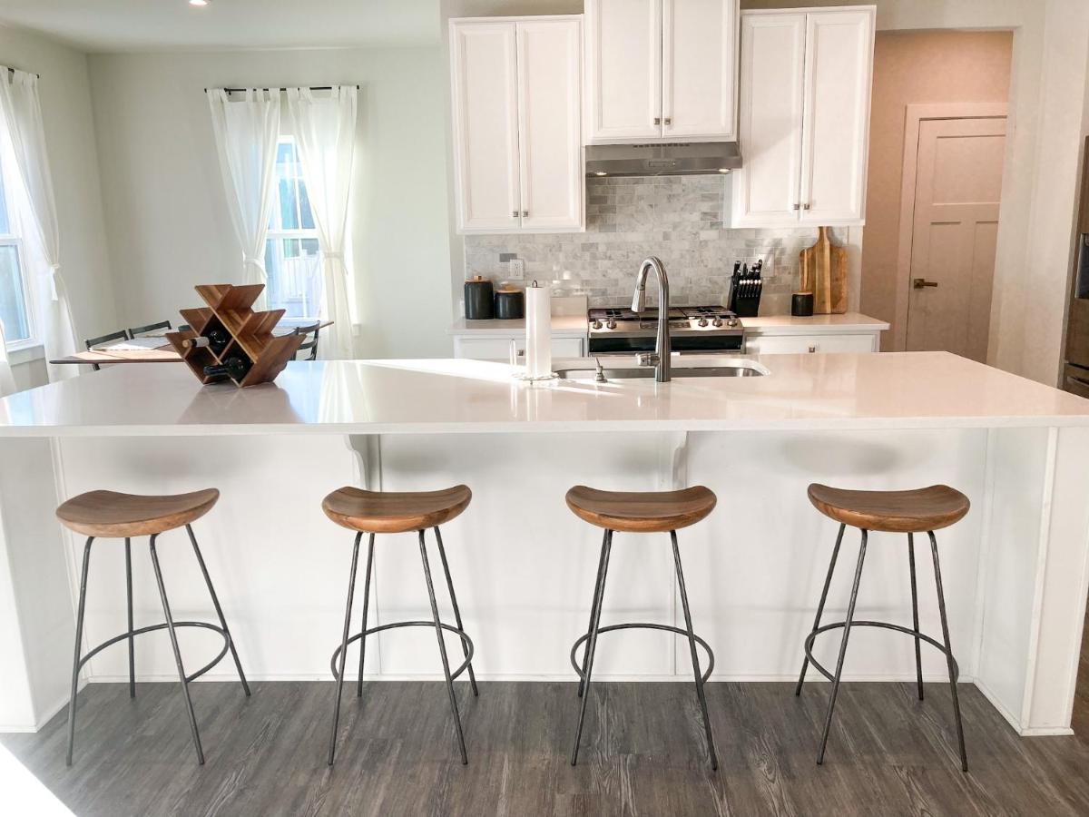 The Sparks Home! Relaxing Space + Lux Kitchen - Housity