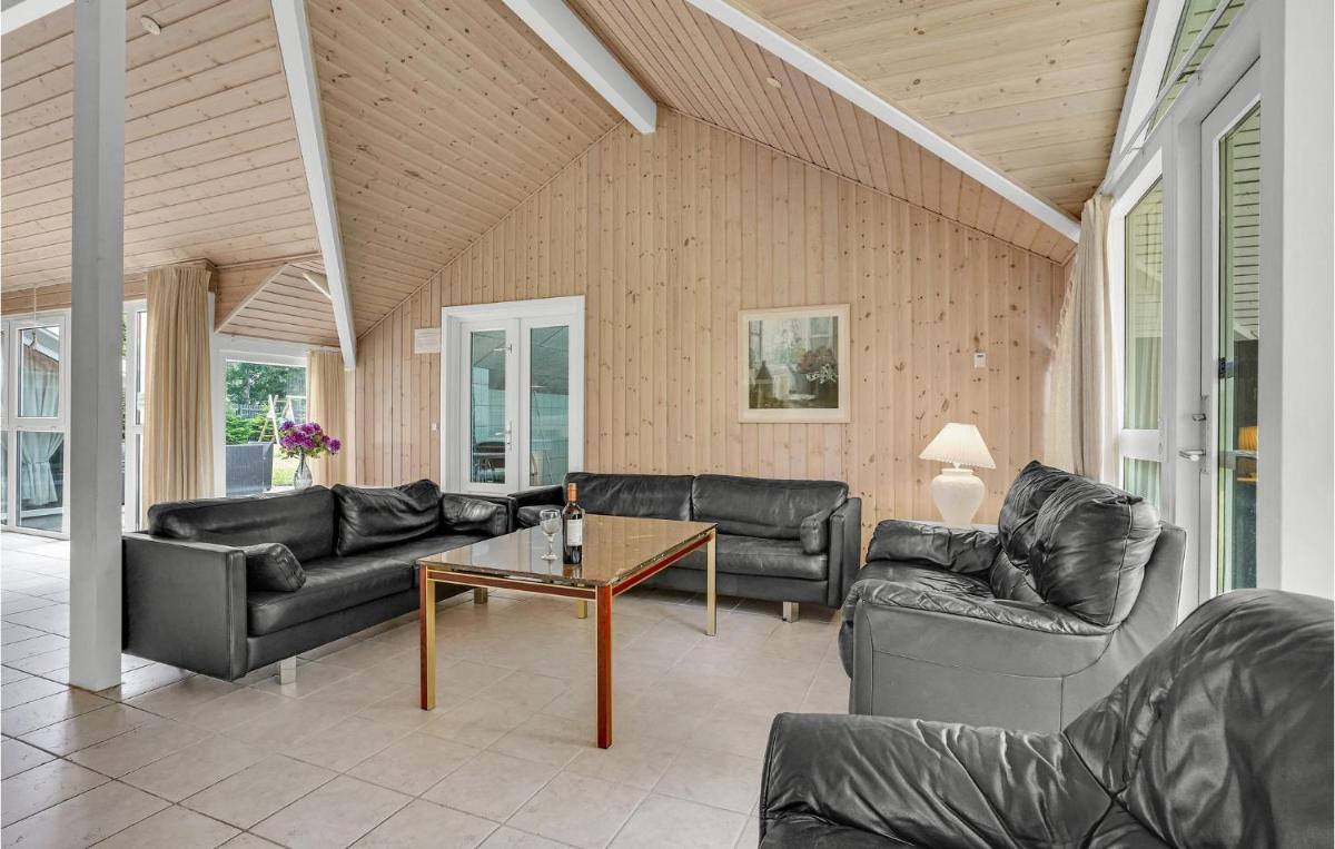 Cozy Home In Væggerløse With Sauna - Housity