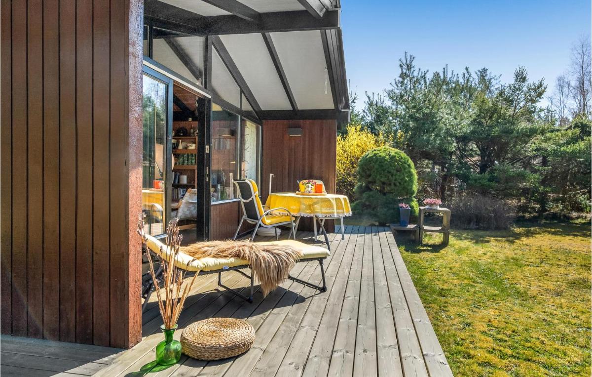 2 Bedroom Stunning Home In Højby - Housity