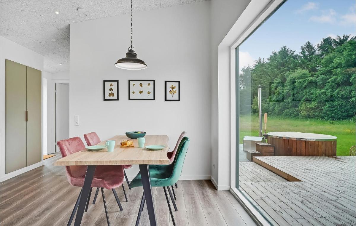 Amazing Home In Spøttrup With Wifi - Housity